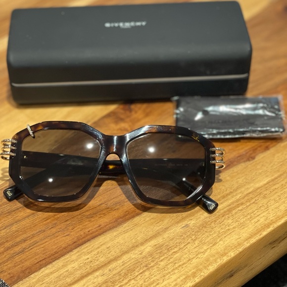Givenchy Pierced sunglasses - Picture 2 of 7